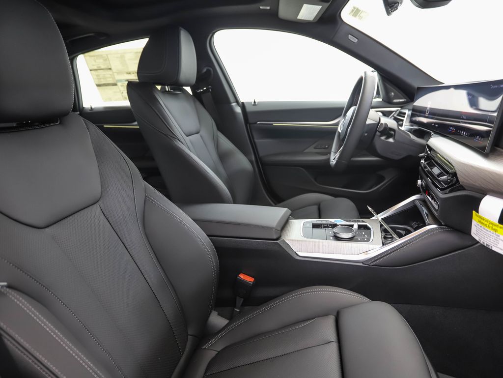 Thumbnail: 2025 BMW i4 - 30