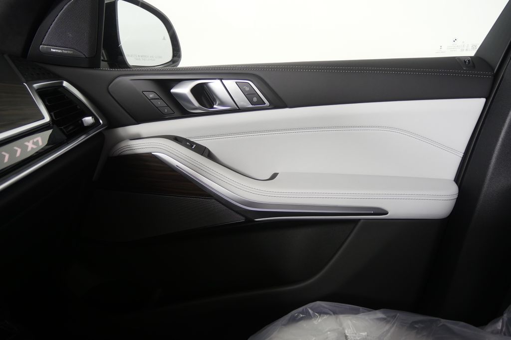 Thumbnail: 2026 BMW X7 - 22