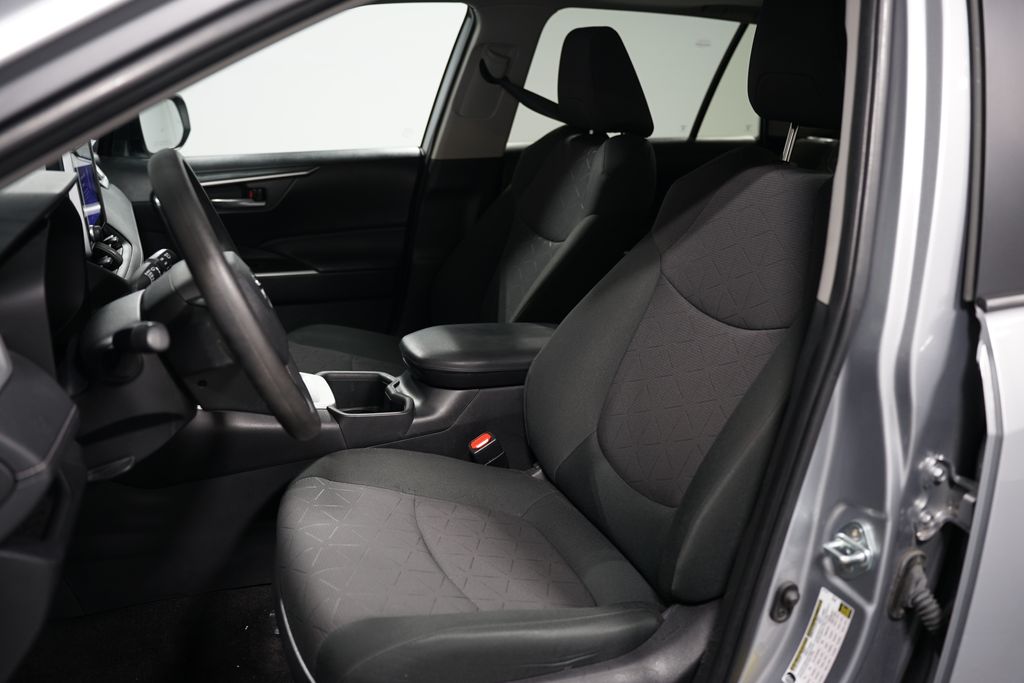 2024 Toyota RAV4 XLE 6
