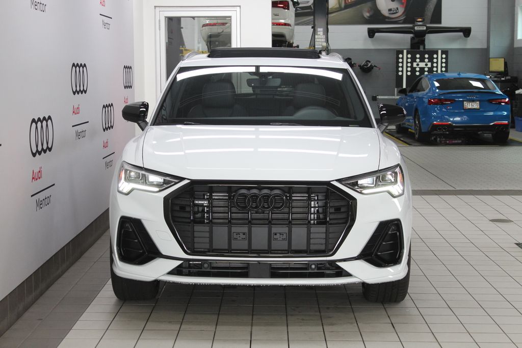 Thumbnail: 2025 Audi Q3 - 9