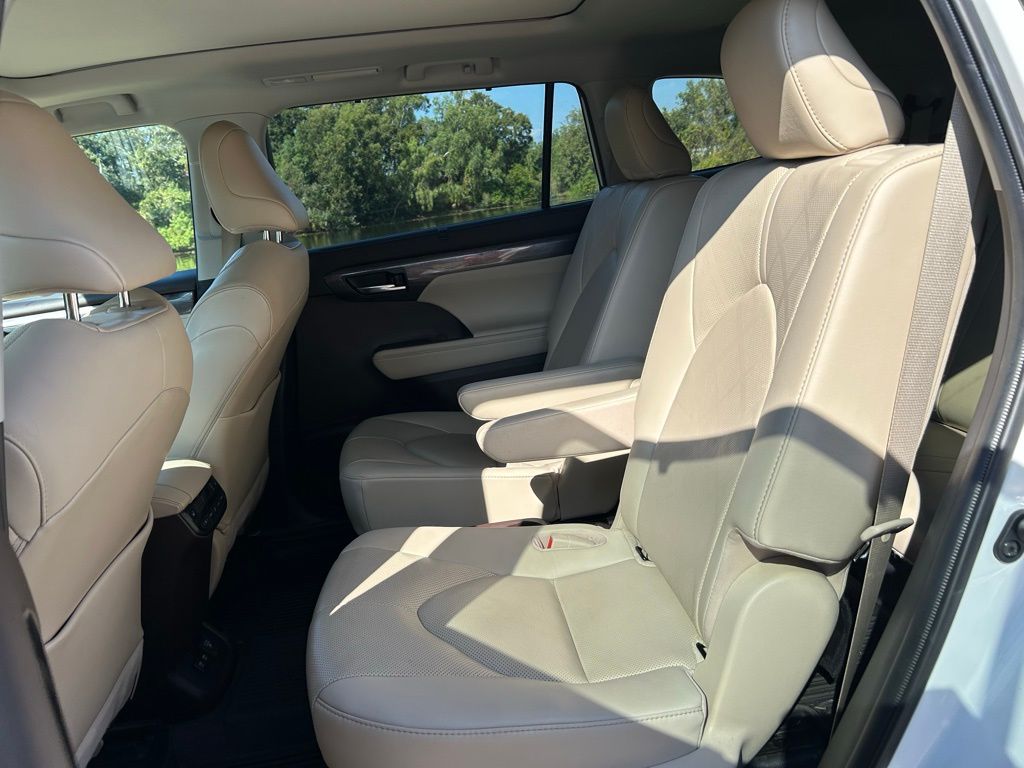 Thumbnail: 2021 Toyota Highlander - 14