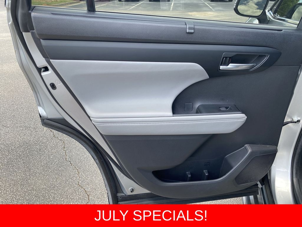 Used 2023 Toyota Highlander SUV