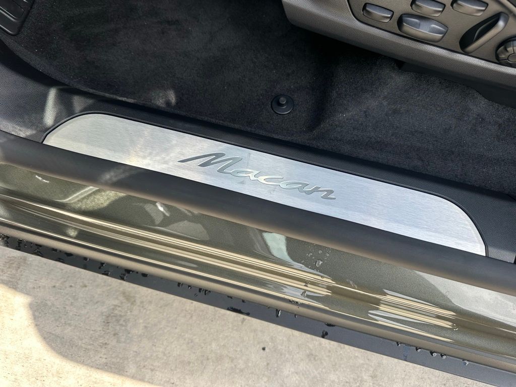 Thumbnail: 2026 Porsche Macan - 23