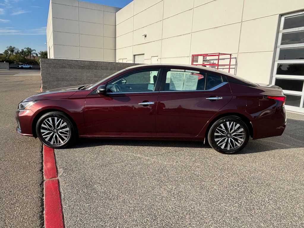 Thumbnail: 2025 Nissan Altima - 8
