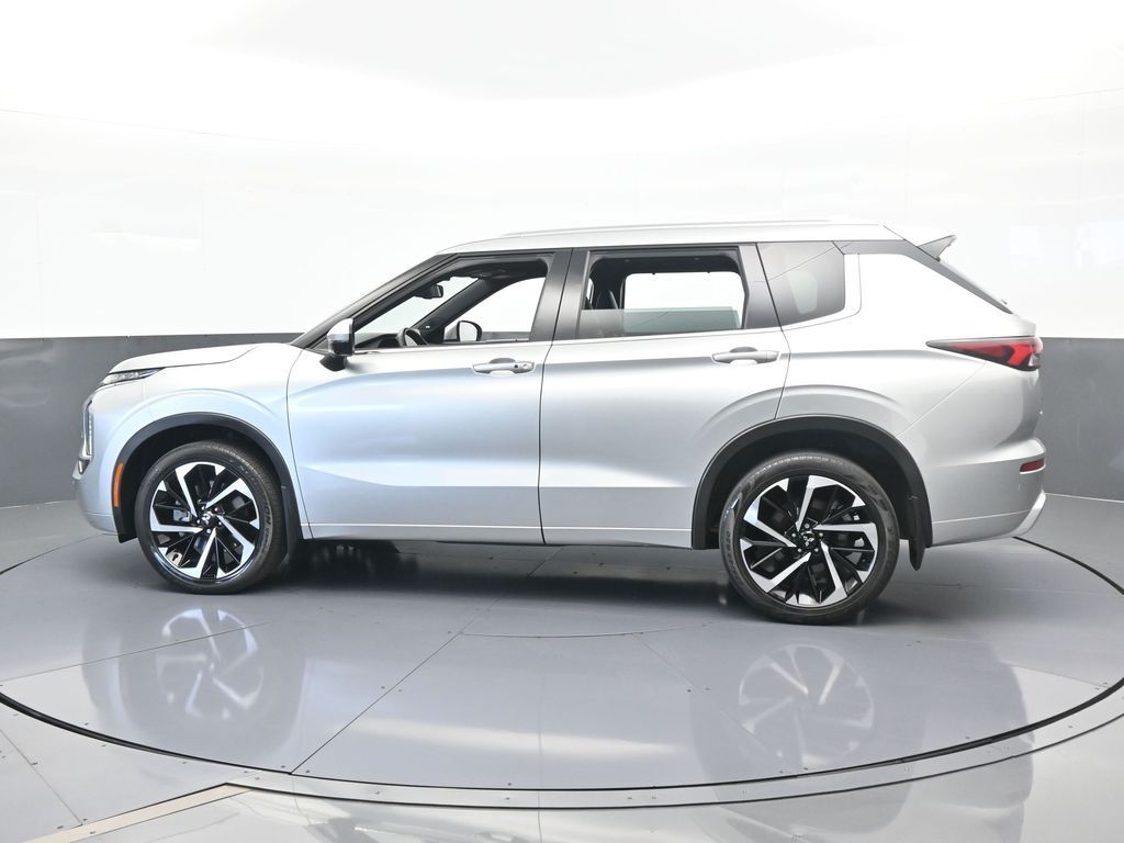 Used 2022 Mitsubishi Outlander SEL with VIN JA4J3VA81NZ083948 for sale in Miami, FL
