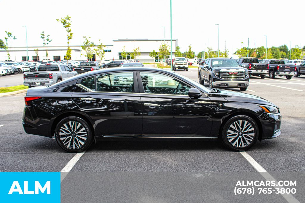 Used 2025 Black Nissan 2.5 SV image 8
