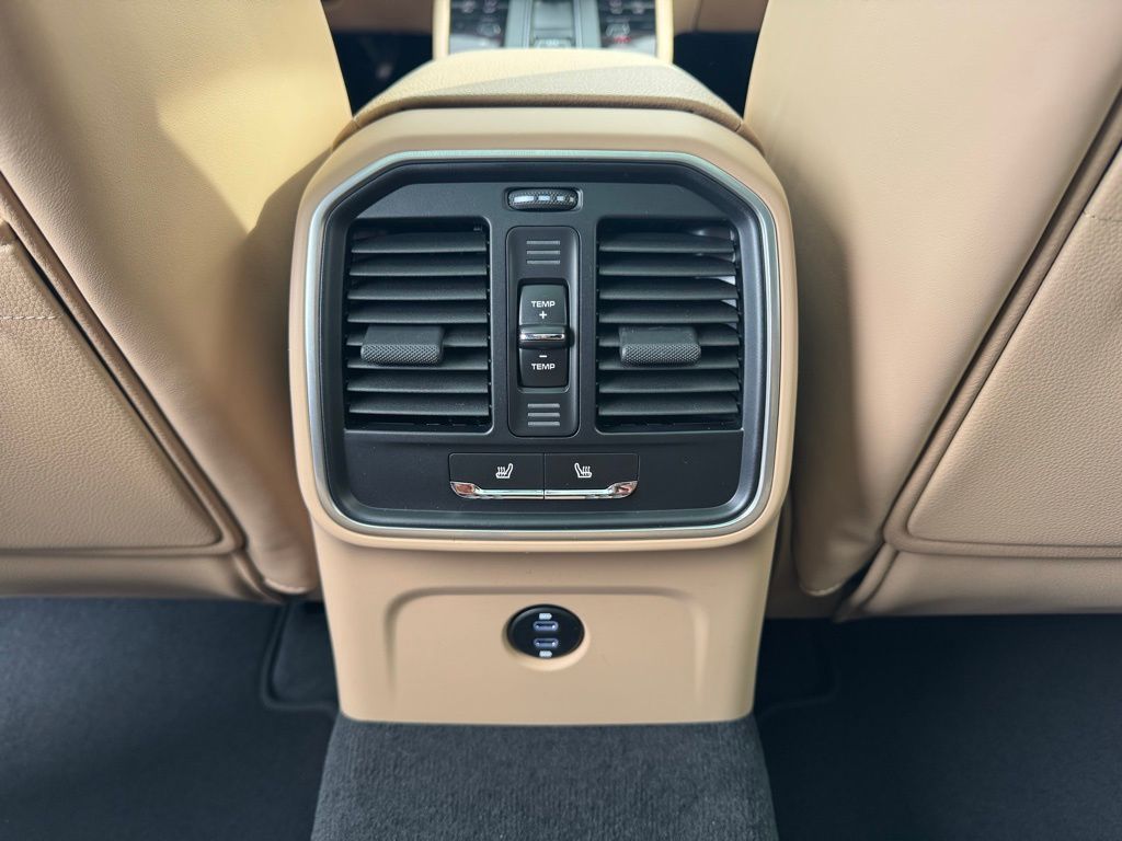 2025 Porsche Macan  15