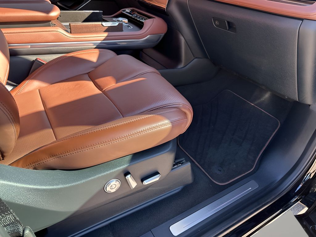 Used Car 2025 Lincoln Navigator  Reserve For Sale Under $100,000 In Austin, Texas