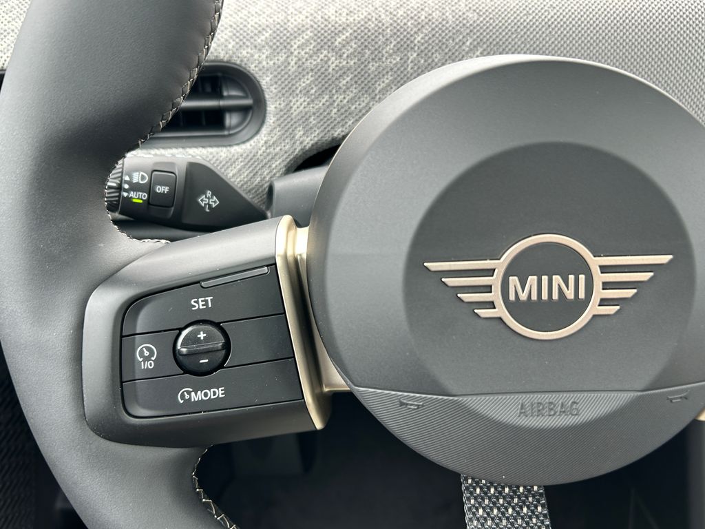 2025 MINI Cooper Hardtop S 19