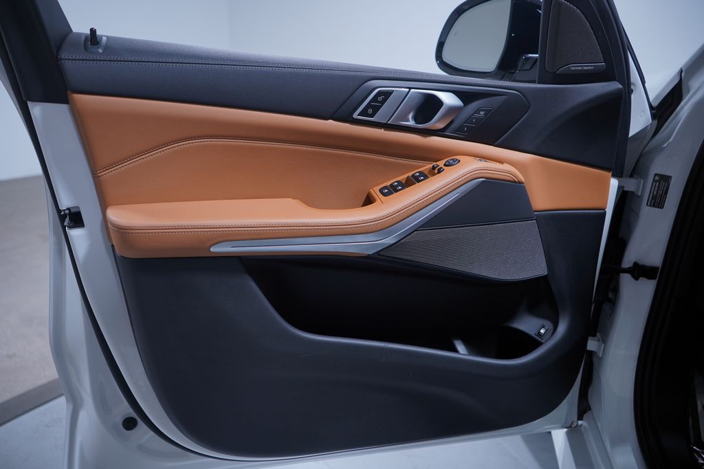 Thumbnail: 2023 BMW X5 - 16