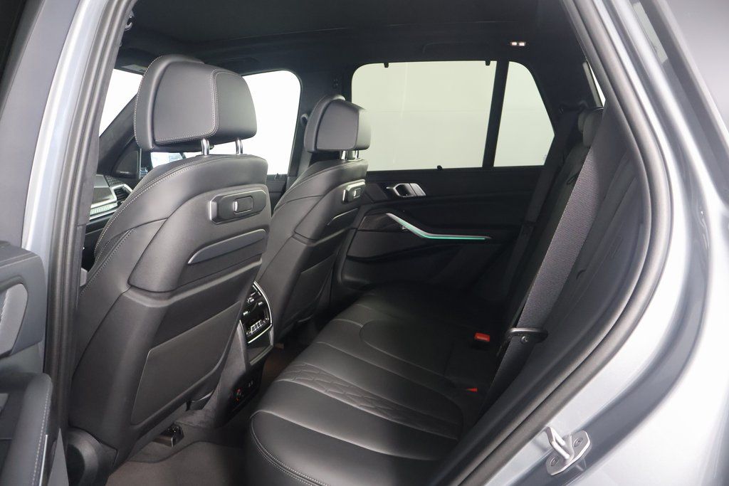 2025 BMW X5 M60i 6
