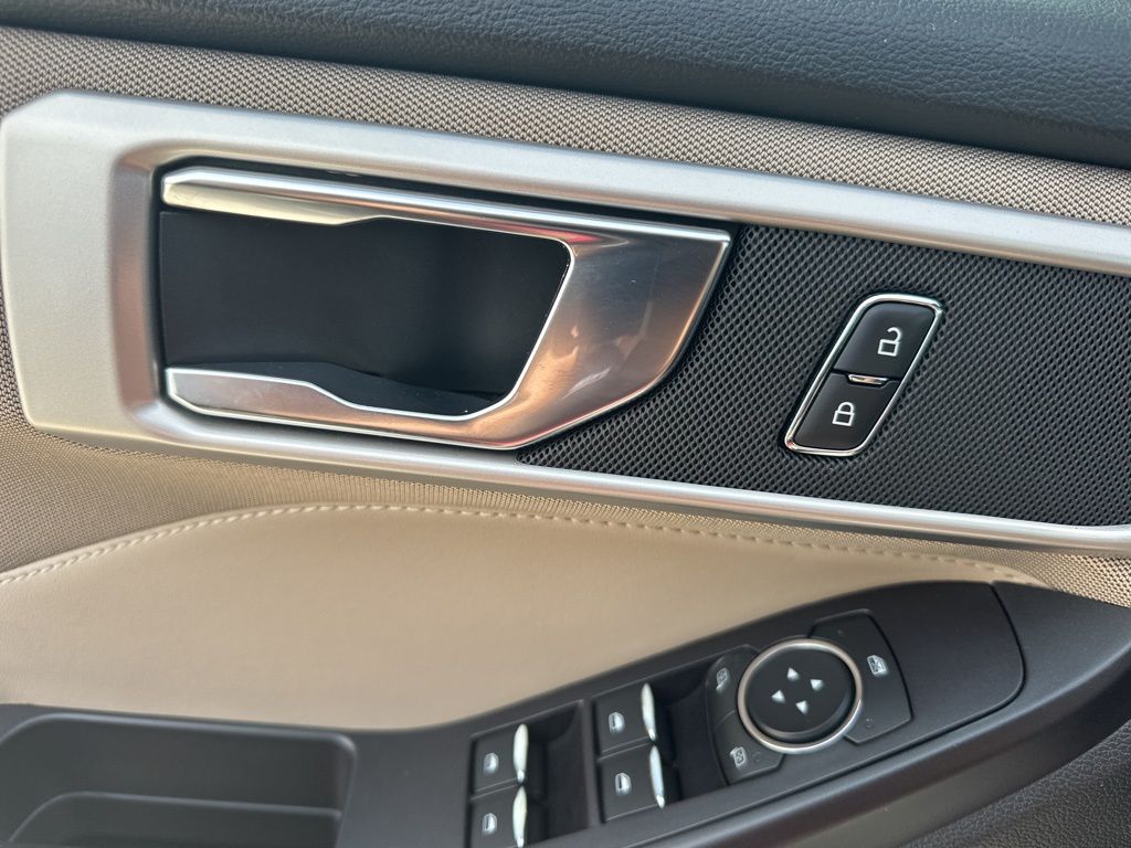 2020 Agate Black Metallic Ford Explorer XLT RWD SUV