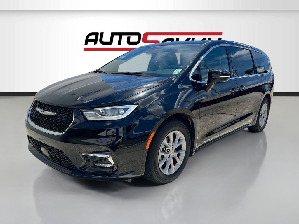 Used 2026 Black Chrysler Limited image 3