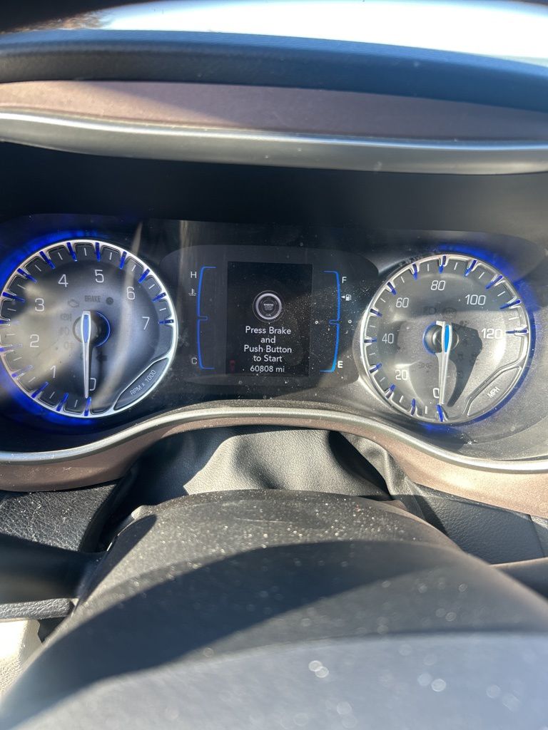 Thumbnail: 2021 Chrysler Voyager - 10