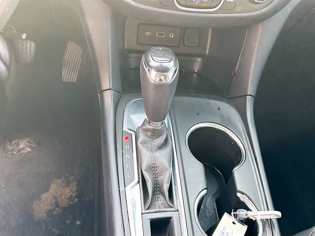 Used 2020 White Chevrolet LT image 17