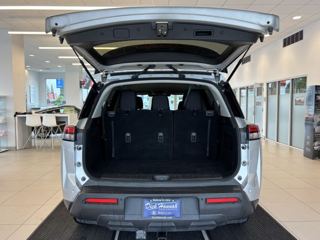 2023 Nissan Pathfinder SV