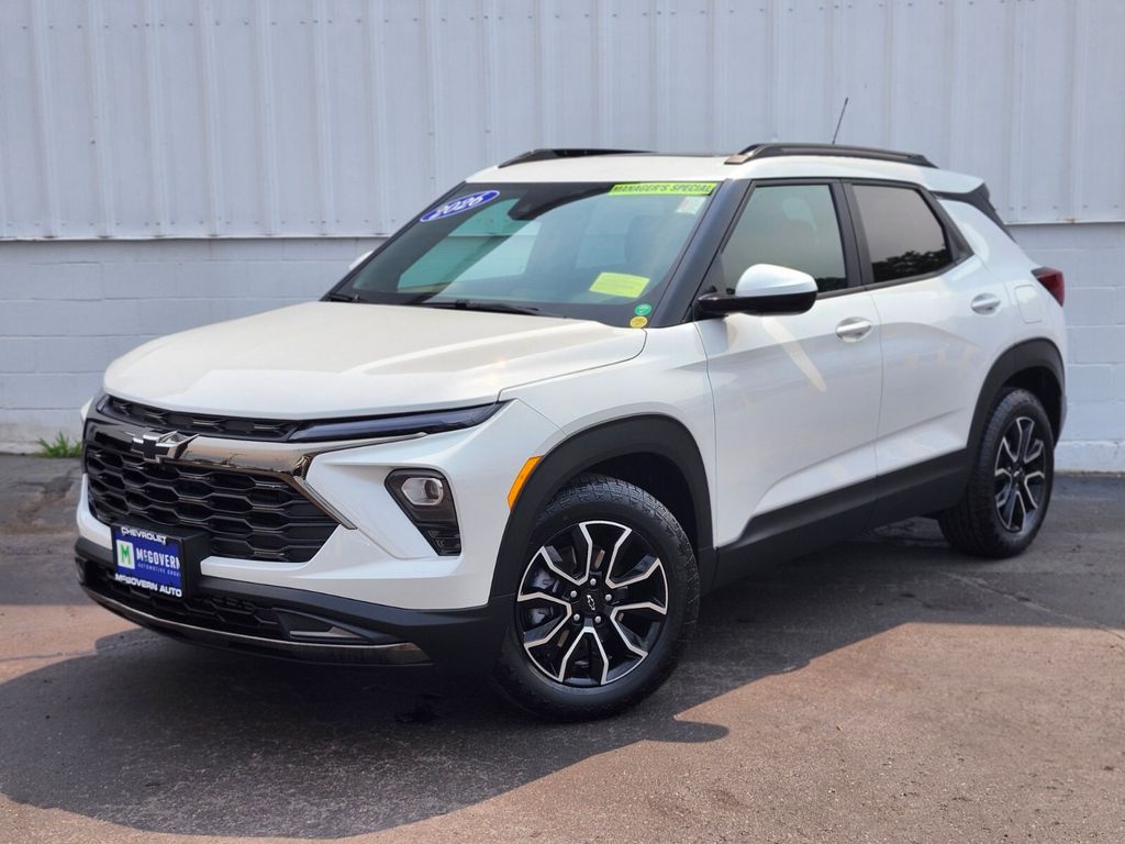 White (Iridescent Pearl Tricoat) 2026 Chevrolet Trailblazer SUV / Crossover Front-Wheel Drive Continuously Variable Transmission