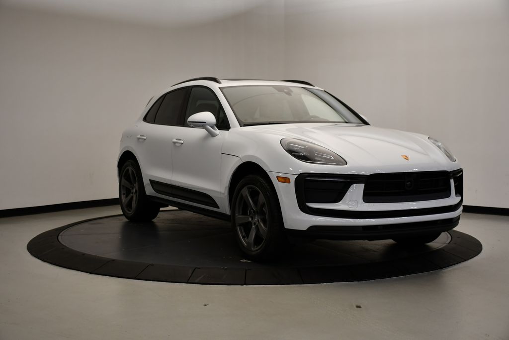 Thumbnail: 2025 Porsche Macan - 9