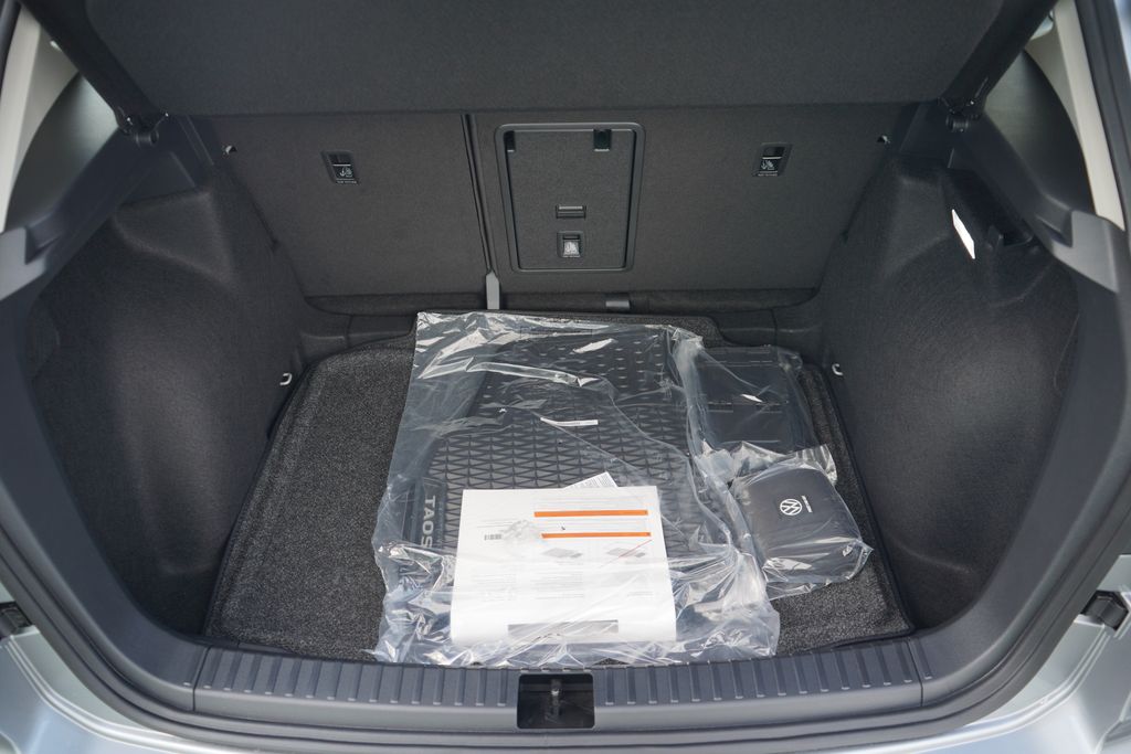 2025 Volkswagen Taos SE 11