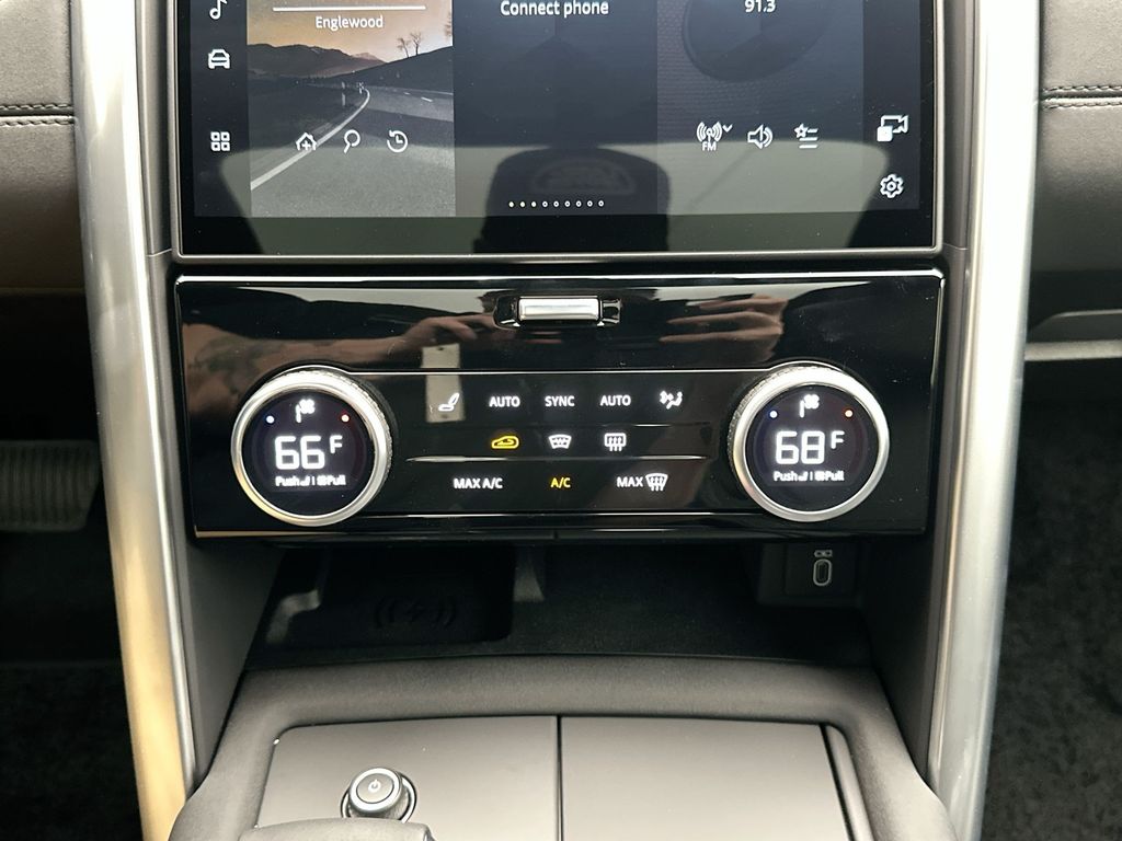 Thumbnail: 2026 Land Rover Discovery - 13