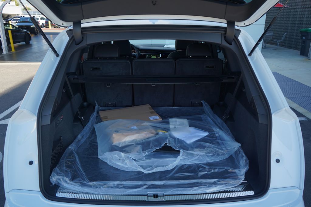 Thumbnail: 2026 Audi Q7 - 11