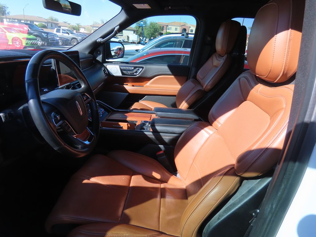 Thumbnail: 2019 Lincoln Navigator - 10