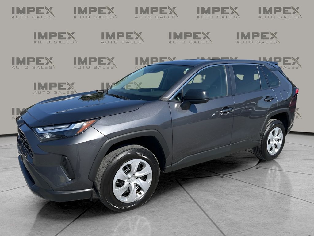 2024 Toyota RAV4 LE's photo