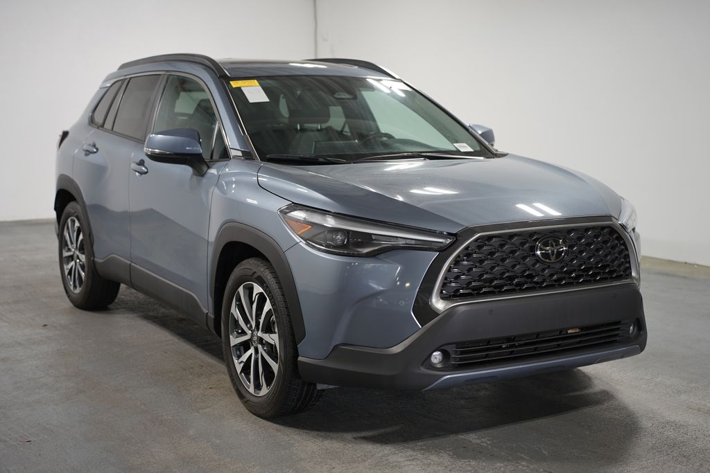 2023 Toyota Corolla Cross XLE 3