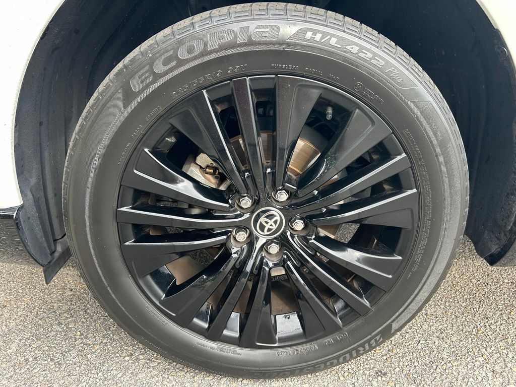 Thumbnail: 2024 Toyota Venza - 10