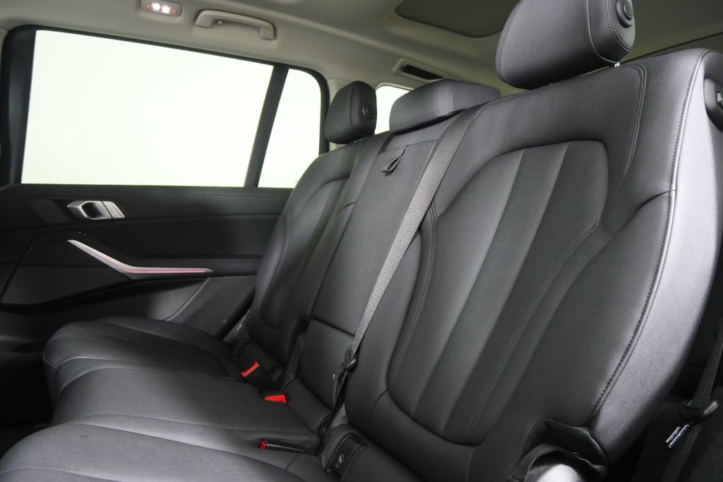 Thumbnail: 2021 BMW X7 - 16