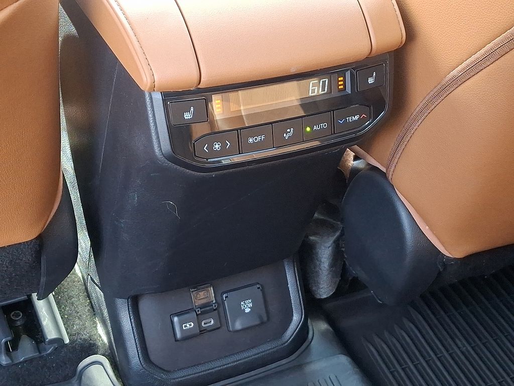 Thumbnail: 2023 Toyota Highlander - 12
