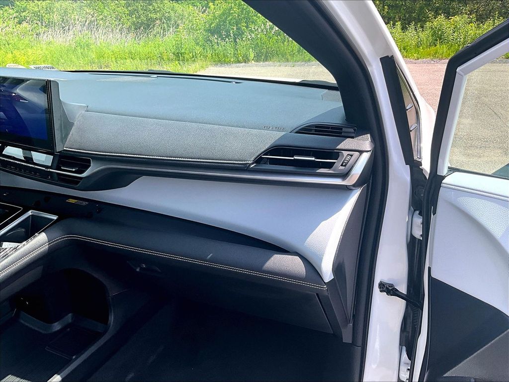 2025 Toyota Sienna — photo 13