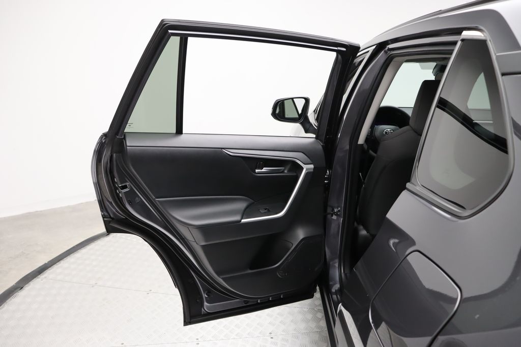 2024 Toyota RAV4 XLE 21