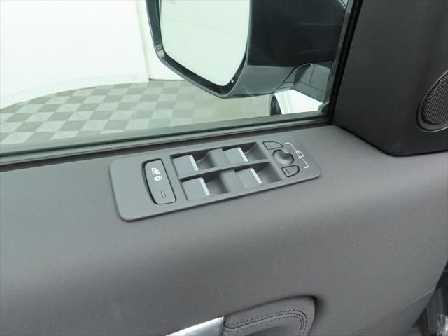 Thumbnail: 2025 Land Rover Discovery Sport - 23