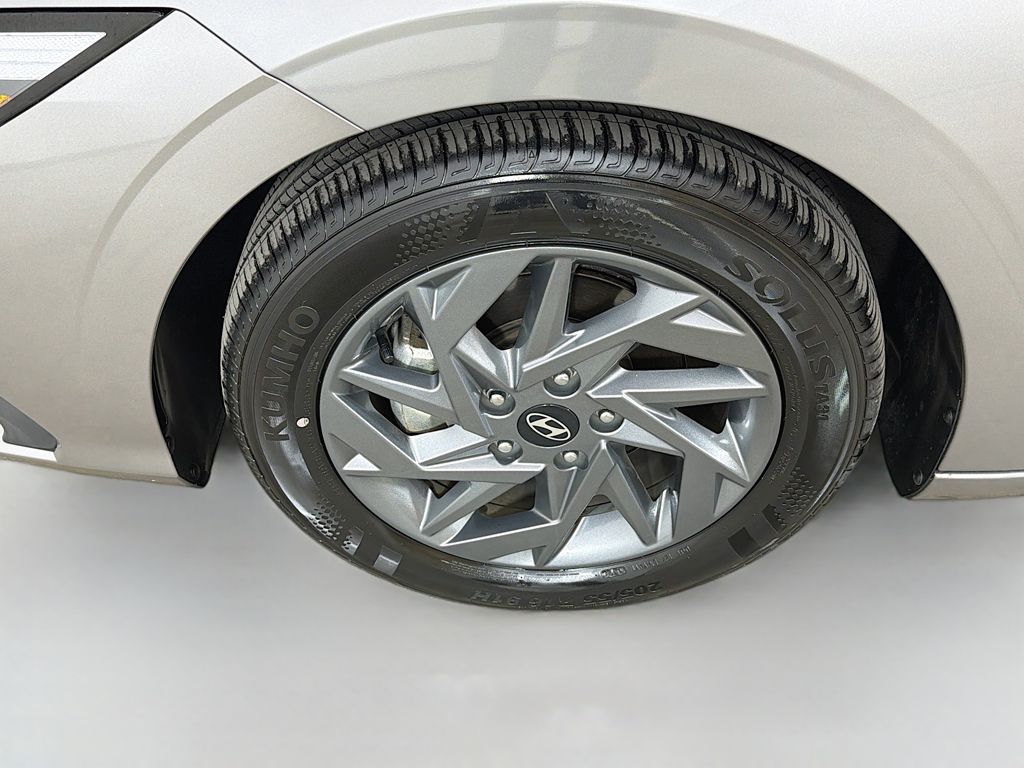 Used 2024 Silver Hyundai SEL image 18