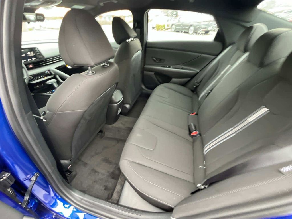2025 Hyundai Elantra SEL Sport - 9