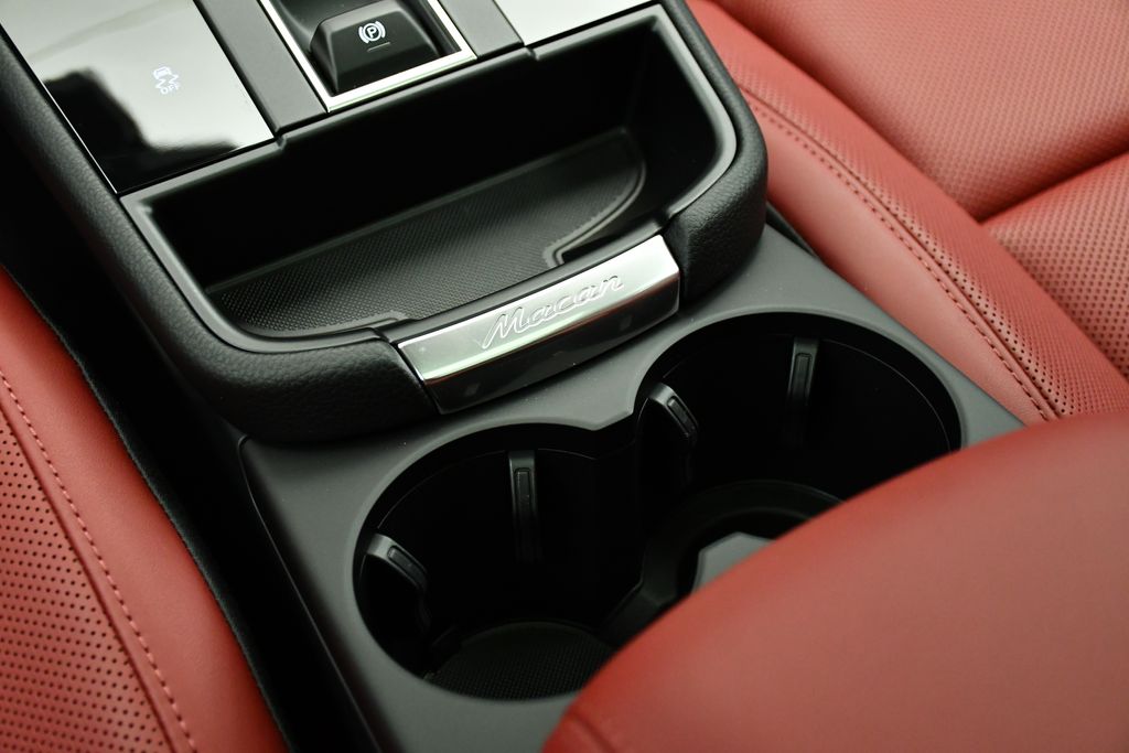 Thumbnail: 2025 Porsche Macan - 31