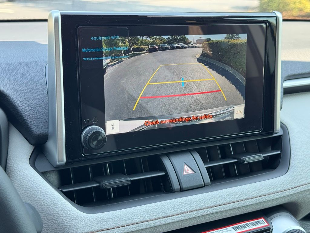 2025 Toyota RAV4 XLE photo 25