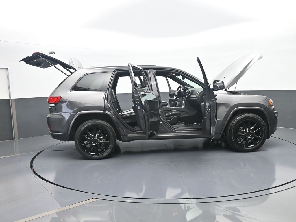 Used 2019 Granite Crystal Metallic Clearcoat Jeep Altitude image 65