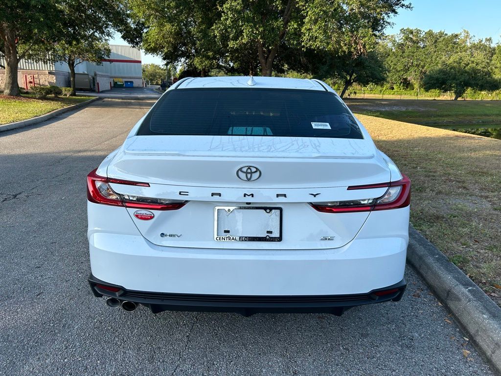 2025 Toyota Camry SE 4