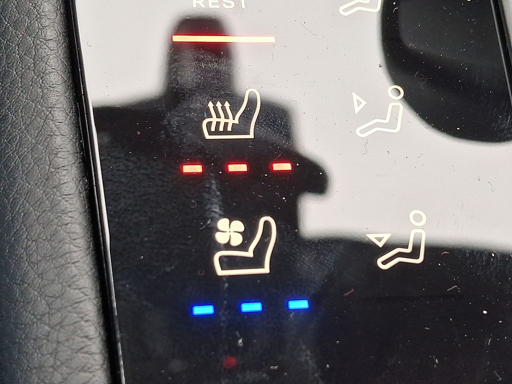 Thumbnail: 2026 Porsche Macan - 24