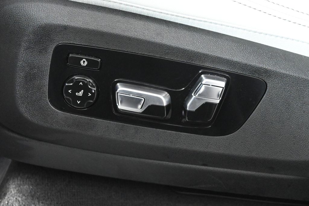 Thumbnail: 2026 BMW X7 - 27
