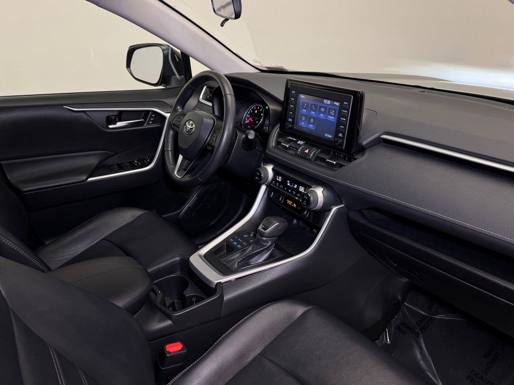 2019 Toyota RAV4 XLE Premium 16