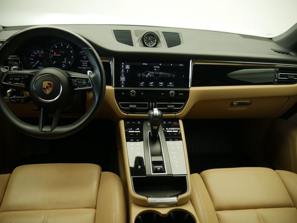 Thumbnail: 2023 Porsche Macan - 29