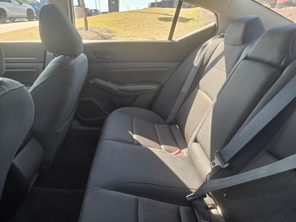 Used 2025 White Nissan 2.5 SV image 3