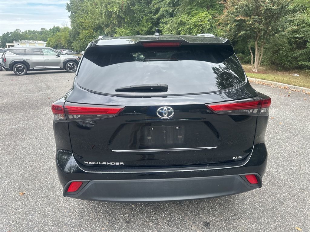 2022 Toyota Highlander XLE 18