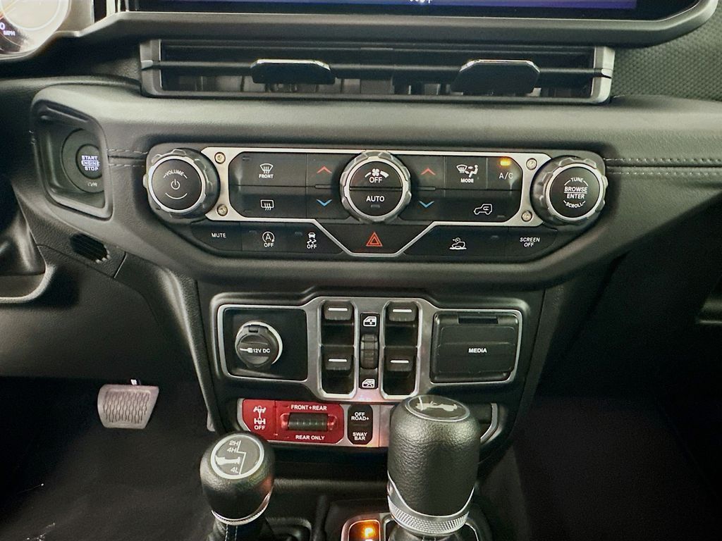 Thumbnail: 2024 Jeep Wrangler - 15