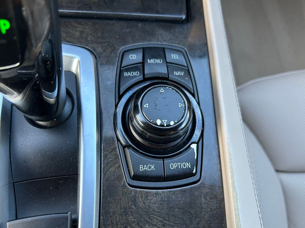Thumbnail: 2011 BMW 7 Series - 28