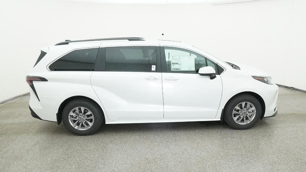 Thumbnail: 2025 Toyota Sienna - 13