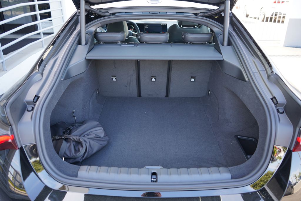 Thumbnail: 2026 BMW i4 - 19